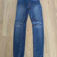 Нови! Дънки с коте H&M 10 г, снимка 1 - Детски панталони и дънки - 41634162
