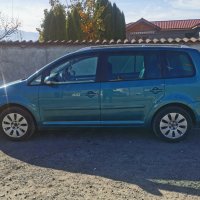 VW Touran 2.0 TDI, снимка 3 - Автомобили и джипове - 44434030