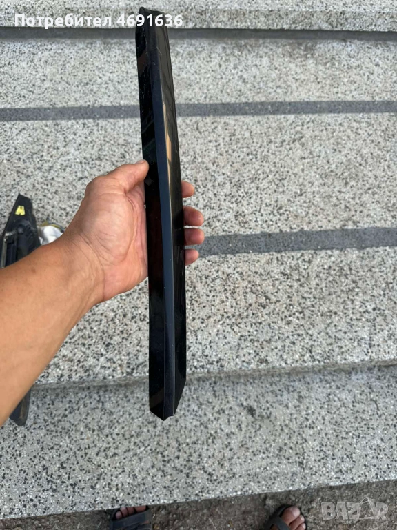 Черна лайсна на малко дясно задно триъгълно стъкло на Audi A8 D4 H4 Long само за 50лв. 4h4853378, снимка 1