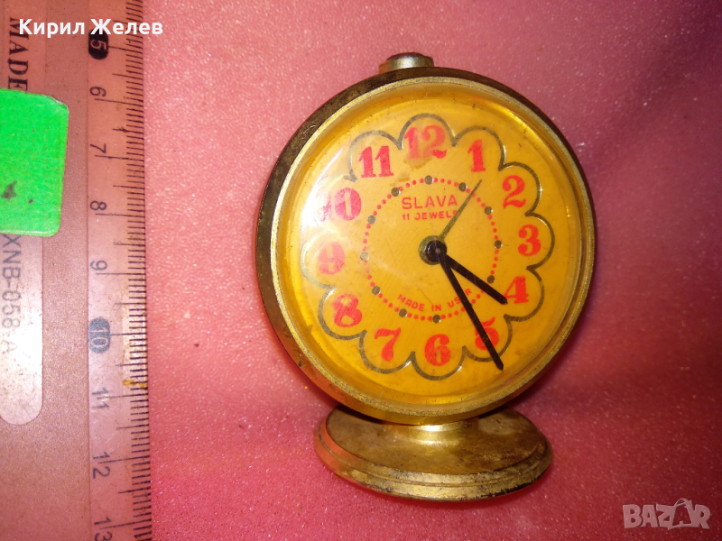 SLAVA MADE in USSR Стар КОЛЕКЦИОНЕРСКИ РУСКИ БУДИЛНИК МЕХАНИЧЕН НАСТОЛЕН ЧАСОВНИК СЛАВА СССР 43025, снимка 1