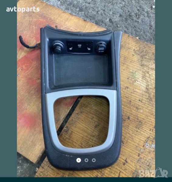 Hyundai santa fe 2007година конзала с копчета и запалка, снимка 1