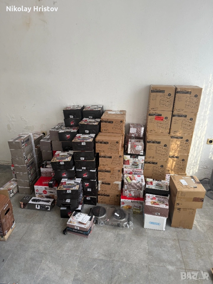 Стъклени купи с капак , термо купи , термо чаши , дъска за рязане с отвор + 3 купи с капак., снимка 1