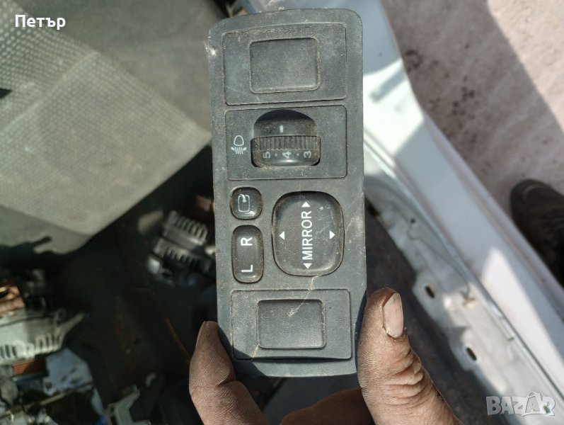Бутон Ел. Огледала тойота Авенсис Т25, снимка 1