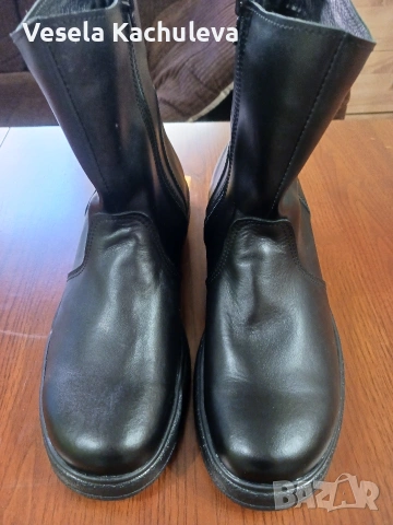 Продавам нови, мъжки боти от естествена кожа, номер 43