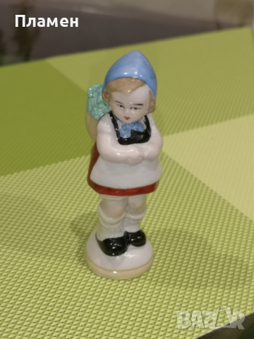 Fasold & Stauch Стара немска порцеланова фигура - момиче с кошница, снимка 4 - Колекции - 44589688