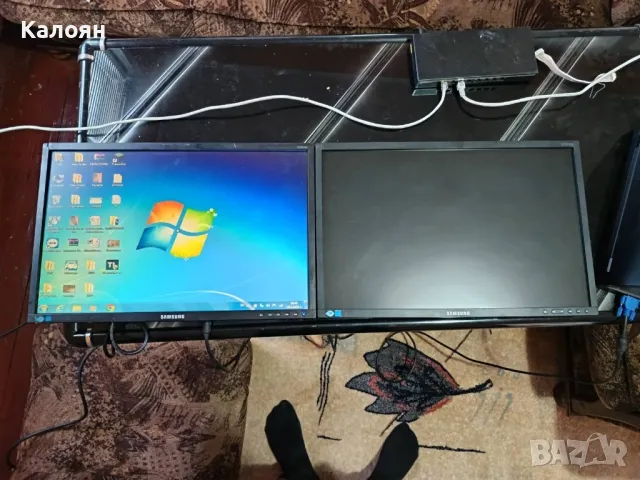 2бр. Монитори по 22'' без стойки