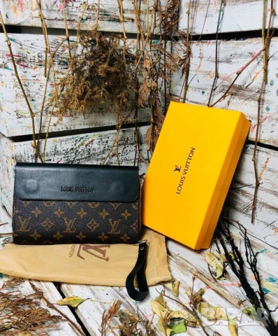 мъжки чанти hugo boss emporio armani louis vuitton , снимка 3 - Чанти - 51079992