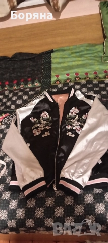 тънко яке с две лица. 