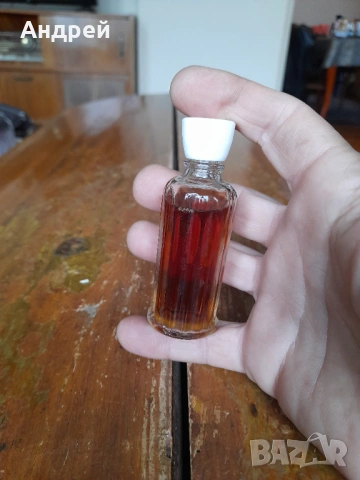 Стар парфюм Dalia, снимка 3 - Други ценни предмети - 53697770