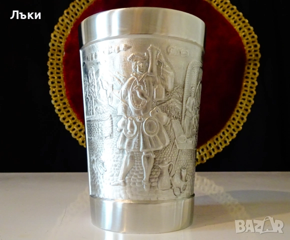 Калаена чаша,халба,картини със стари занаяти. 