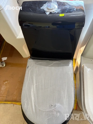 Черна моноблок тоалетна Lufco – нова