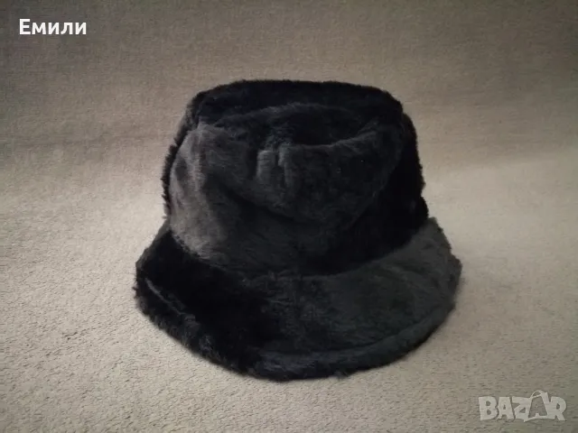 Дамска пухкава шапка в черен цвят, снимка 5 - Шапки - 48152583