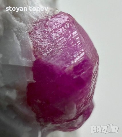 Естествен Рубин кристал в мраморна матрица с необичайна форма! 306кт.! , снимка 9 - Арт сувенири - 44297907