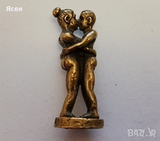 Бронзова миниатюрна статуетка.