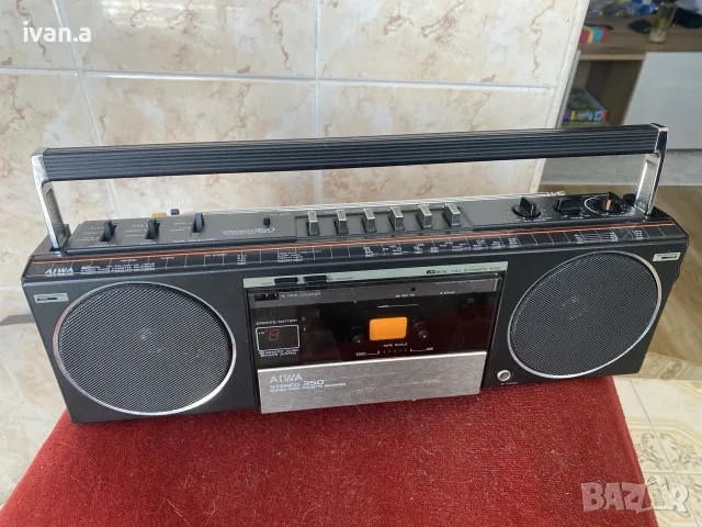 Касетофон Aiwa CS-350BL, снимка 2 - Радиокасетофони, транзистори - 55969491