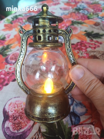 Светеща лампа с батерий, снимка 2 - Настолни лампи - 52545943