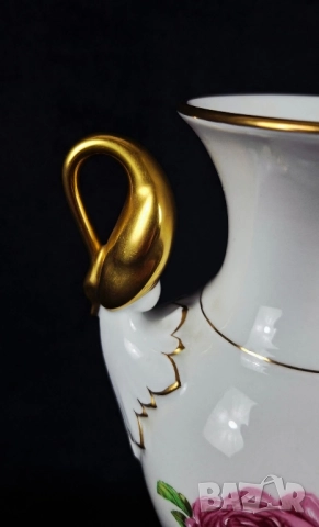 Изящна порцеланова ваза с лебедови дръжки - Kaiser (Alka-Kunst) от 60те г, снимка 3 - Вази - 52386261