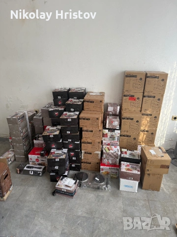 Стъклени купи с капак , термо купи , термо чаши , дъска за рязане с отвор + 3 купи с капак.