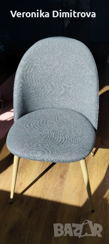 Трапезен стол с мека облегалка