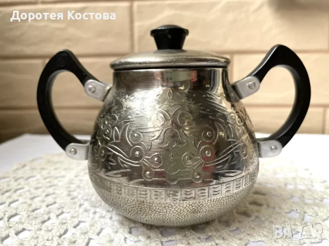 Красива стара руска захарница с капаче от цветен метал , снимка 1
