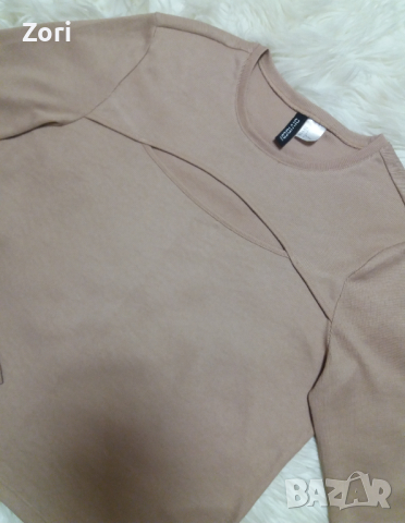 Бежова блуза с отворено деколте от еластично трико рипс, снимка 2 - Тениски - 44926166