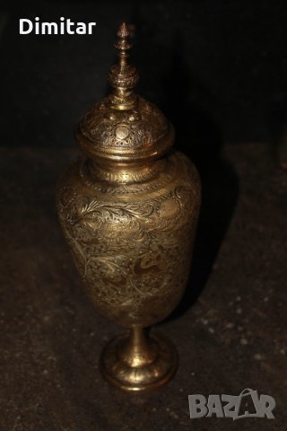 Стара бронзова урна/ваза/ с капак, снимка 1 - Антикварни и старинни предмети - 36027122