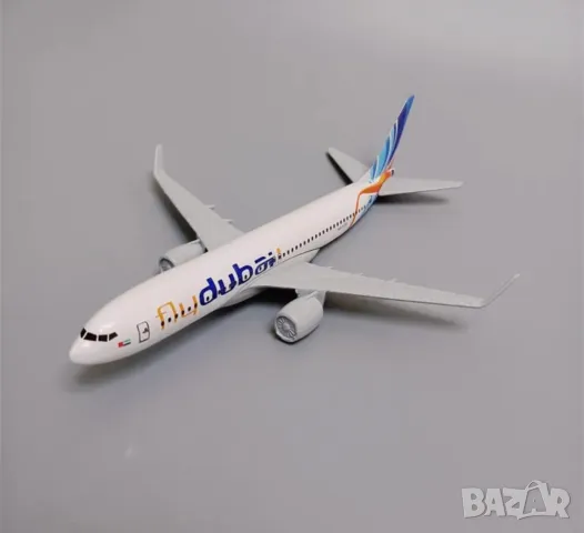 Бойнг 737 самолет Fly Dubai модел макет метален лайнер полет, снимка 2 - Други - 49506275