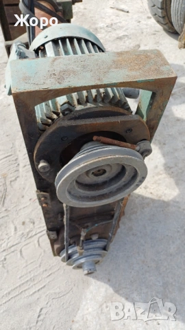 Колонна бормашина , снимка 4 - Други машини и части - 53689006