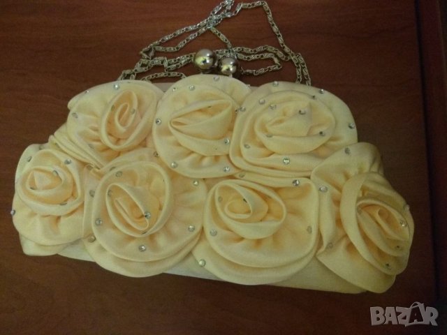 Ефектна парти чантичка