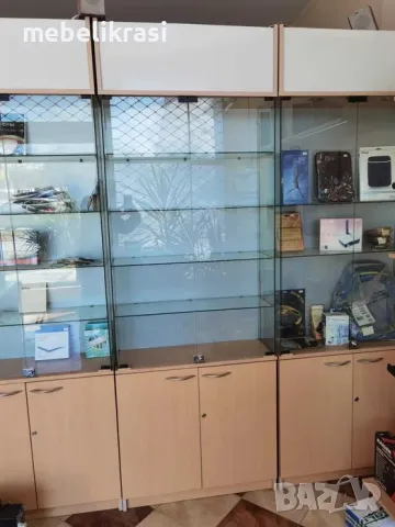 5 броя витрини със стъкла, осветление, ключалки и зона за надпис.Топ цена!, снимка 1