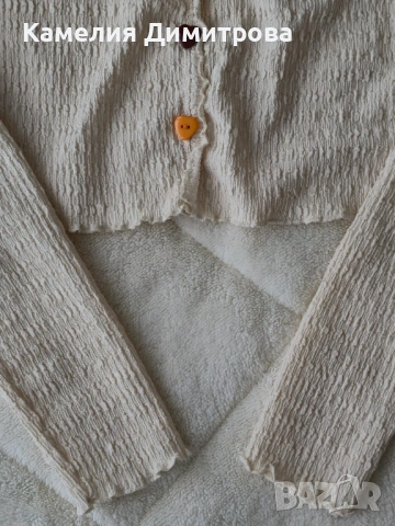 Къса кремава блузка с мече и цветни копчета, снимка 3 - Блузи с дълъг ръкав и пуловери - 53285976