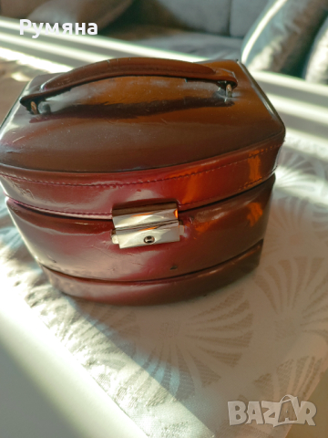 Кожена кутия за бижута 