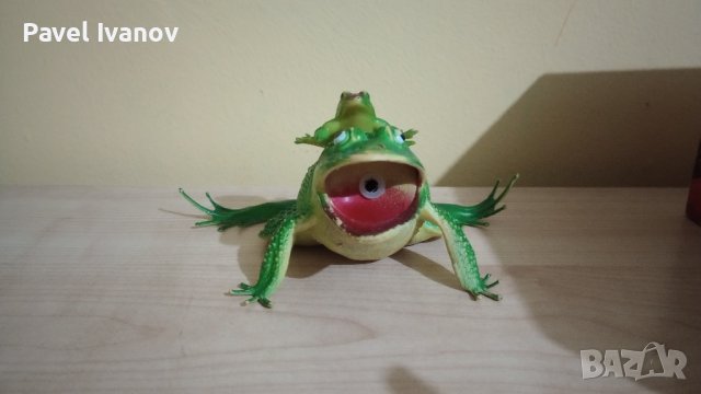 Фигурка на майка жаба с бебе жабче върху нея, снимка 2 - Фигурки - 42026466