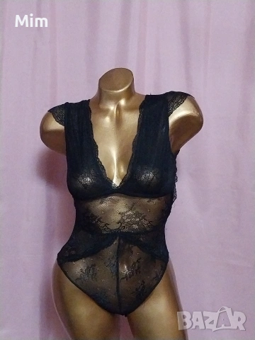 S Черно боди от дантела и еластичен тюл 