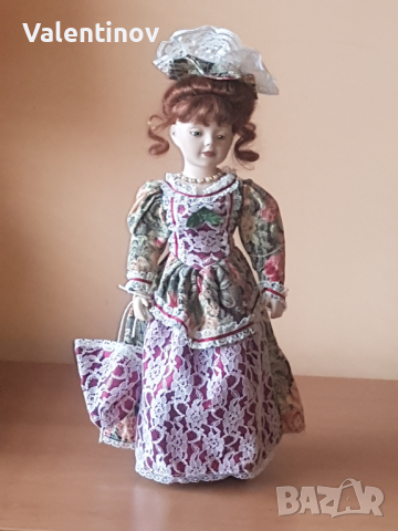 Порцеланова кукла със стойка , снимка 1 - Кукли - 36293671