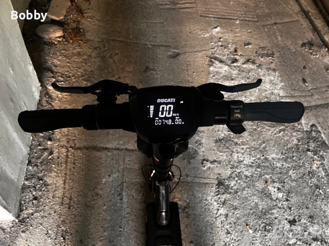 Електрическа тротинетка Ducati Pro 3, снимка 6 - Велосипеди - 52278705