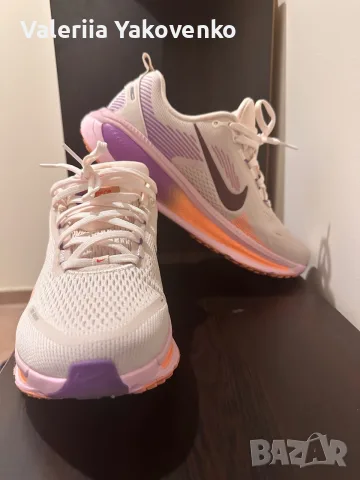 Маратонки Nike Vomero Plus, снимка 6 - Маратонки - 55953026