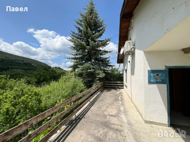 Продавам уютна вила с панорамна гледка в село Комщица, Годечко, на 78 км от София, снимка 17 - Вили - 50747166