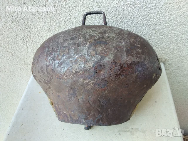 Много голяма стара желязна хлопка 