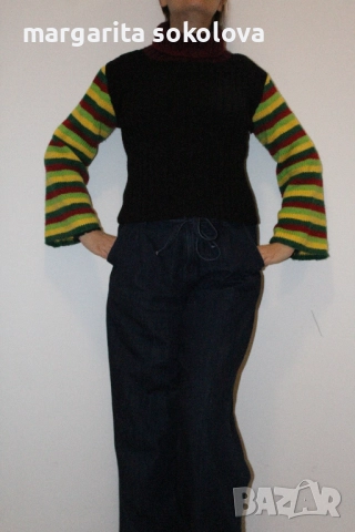 Ръчно изработен пуловер с шарени ръкави