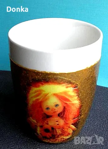 Детски чаши с куклички "Куклена идилия". Ръчно правени с бои за порцелан. Единствени, уникат!, снимка 3 - Чаши - 48202846