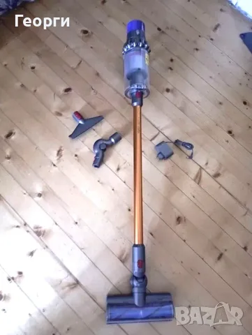 Отлична безжична прахосмукачка Dyson V10 напълно почистена с добра батерия и аксесоари