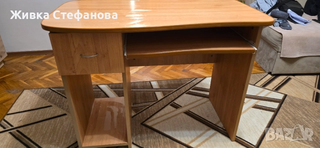 Продавам бюро 
