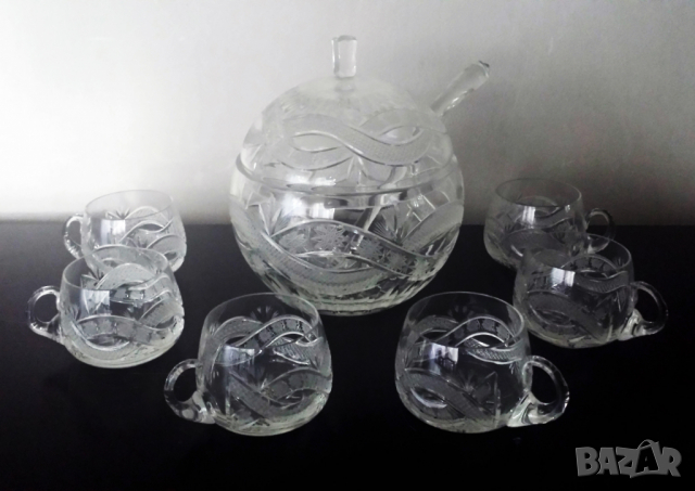 Кристален съд за боле с шест чаши и черпак