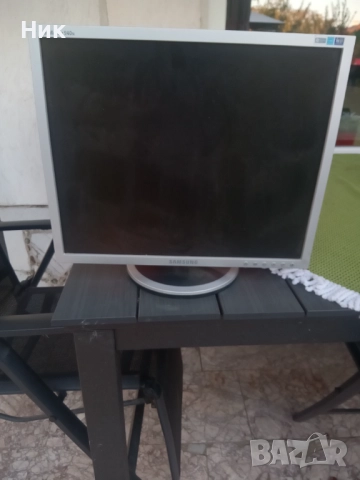 Монитор 17 инча, снимка 2 - Монитори - 52162436