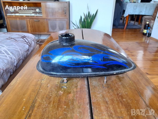 Стар резервоар за мотопед