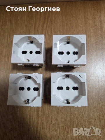 4 броя електрически контакт тип Schuko марка ELEC DOCK (модел ED-3001M).