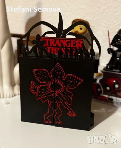 Stranger Things - Поставка за фигурки Kinder Joy, снимка 4 - Колекции - 53058608