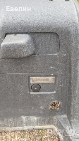 задна кора от багажника дясна VW Touran 2006г, снимка 2 - Части - 53665689