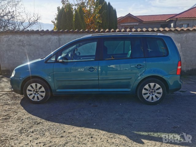 VW Touran 2.0 TDI, снимка 3 - Автомобили и джипове - 44434030